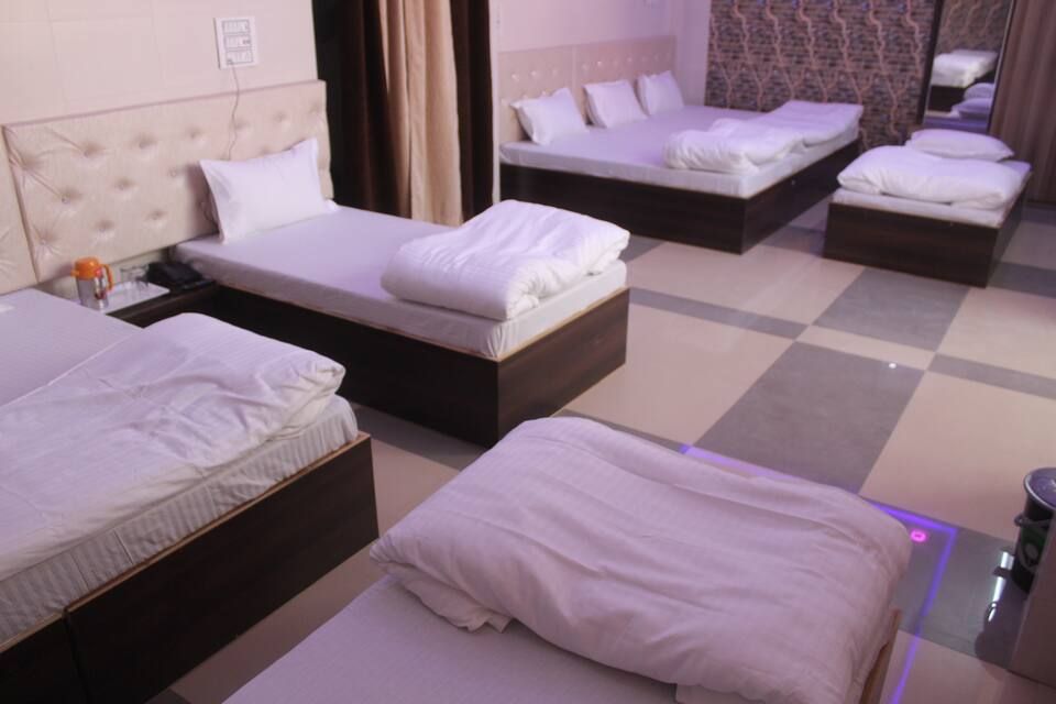 undefined Bajaj Lake Palace 10