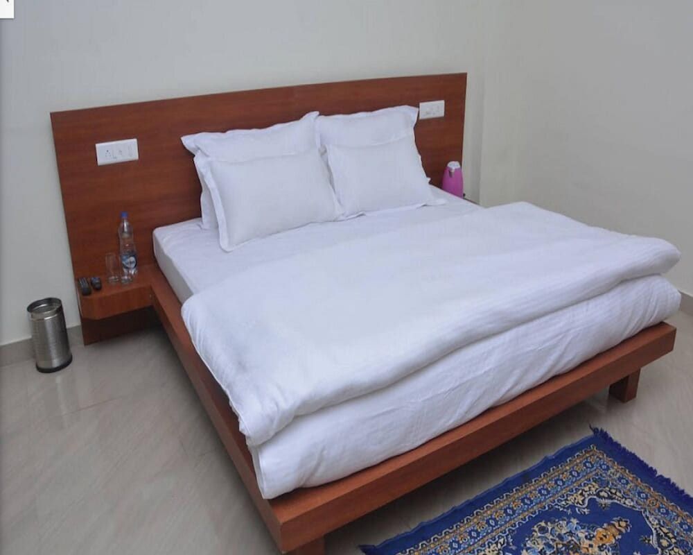 Corbett Mist Resorts Deluxe Room 3