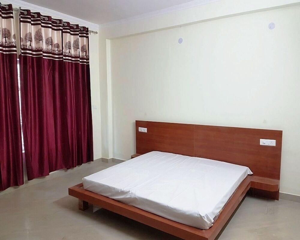 Corbett Mist Resorts Deluxe Room 5