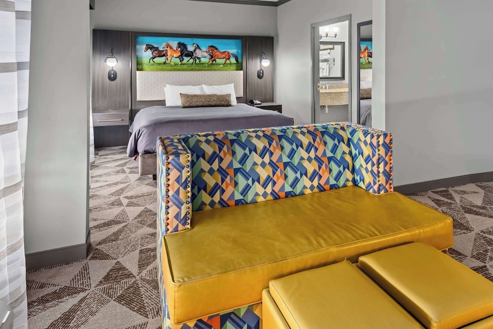 Suite, 1 King Bed, Non Smoking, Jetted Tub (Dining Table;with Sofabed)