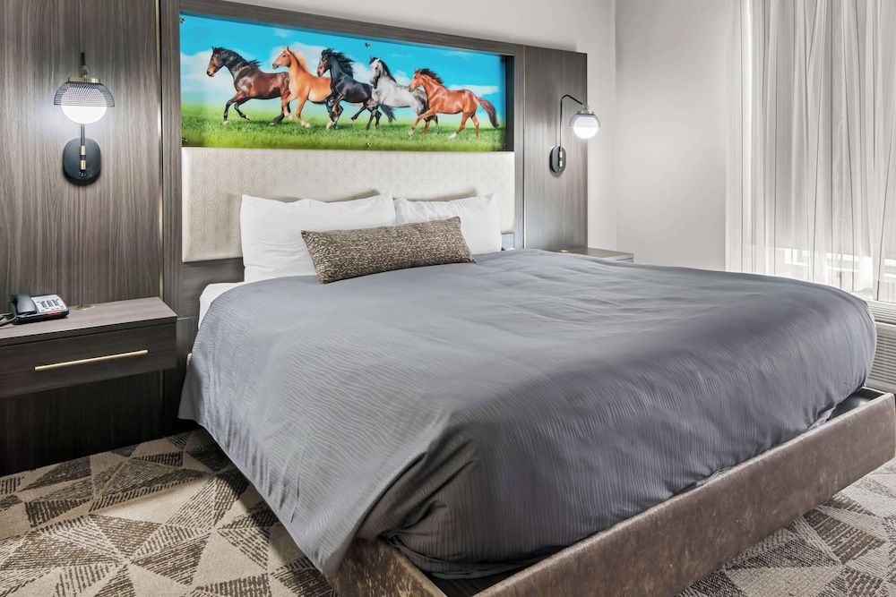 Suite, 1 King Bed, Non Smoking, Jetted Tub (Dining Table;with Sofabed)