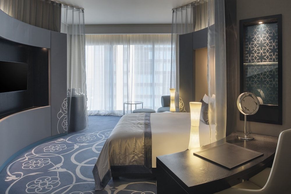 W Doha Deluxe Room, 1 King Bed, City View 8