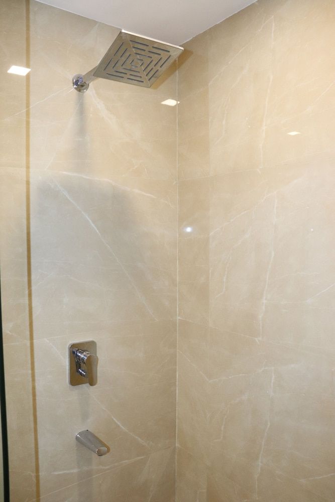 Hotel Aarunya Royale Deluxe Room 8