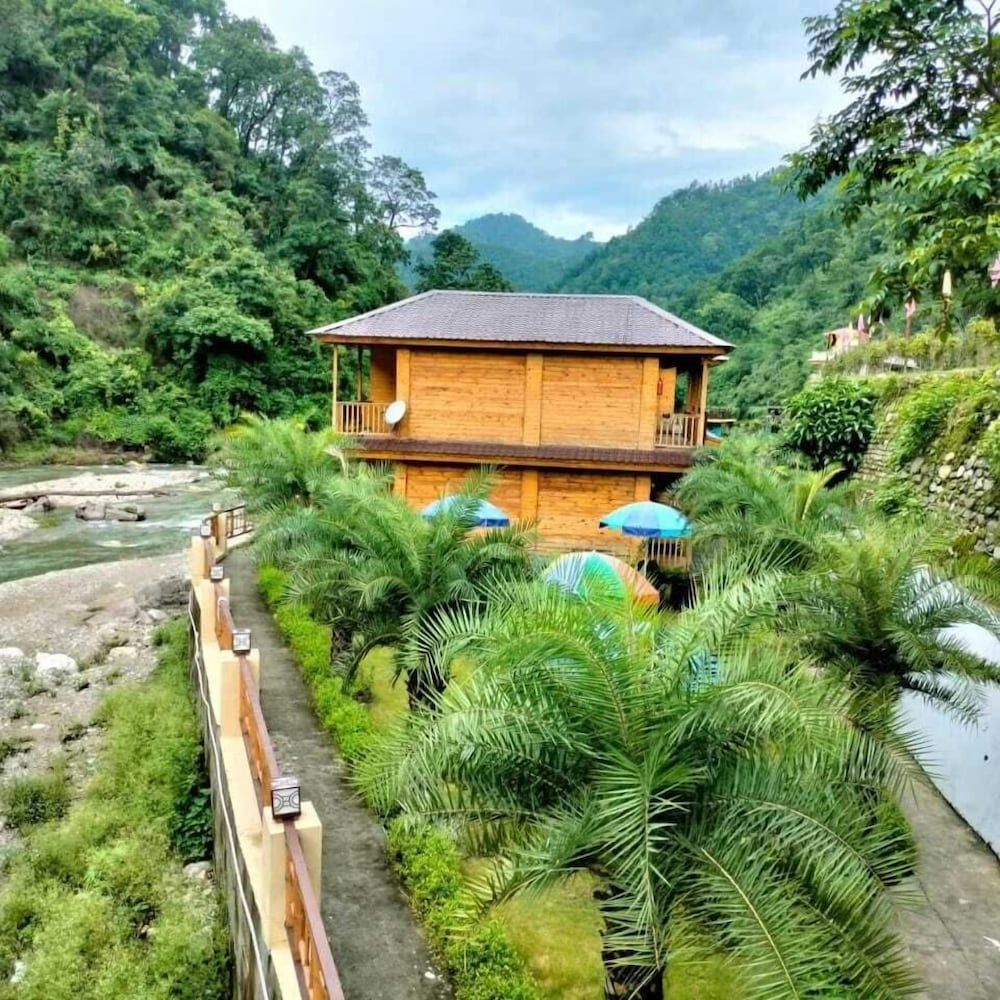 The Corbett Downtown Resort Cottage 9