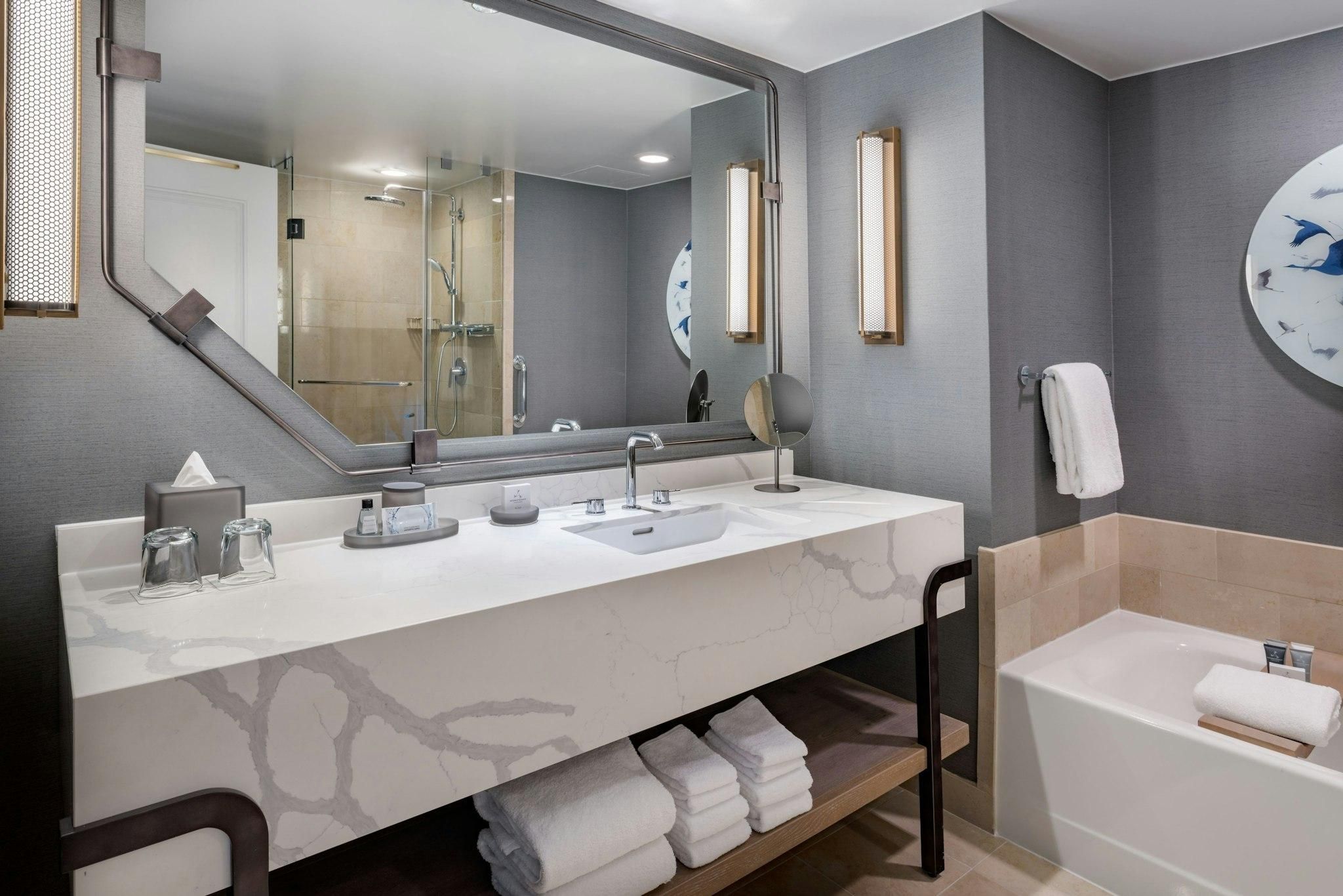 Lakefront Executive Suite, 1 Bedroom Suite, 1 King, Sofa bed, Pool view, Balcony: 2