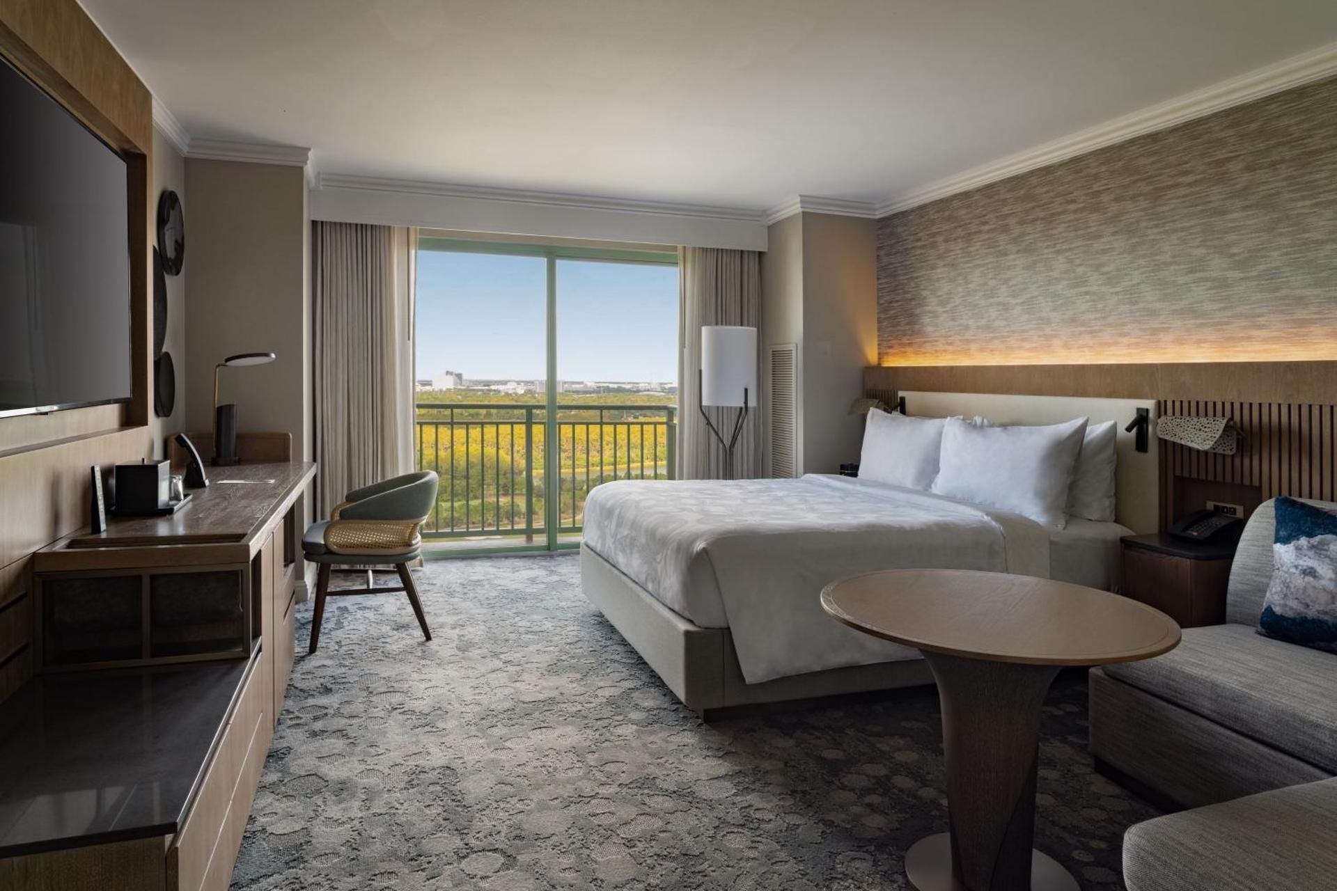 Lakefront King Room with Sofa Bed and Roll-In Shower - Mobility/Hearing Accessible
