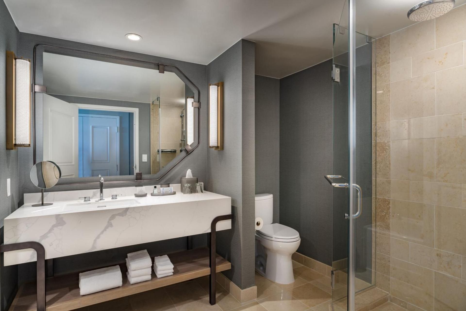 Lakefront King Room with Sofa Bed and Roll-In Shower - Mobility/Hearing Accessible