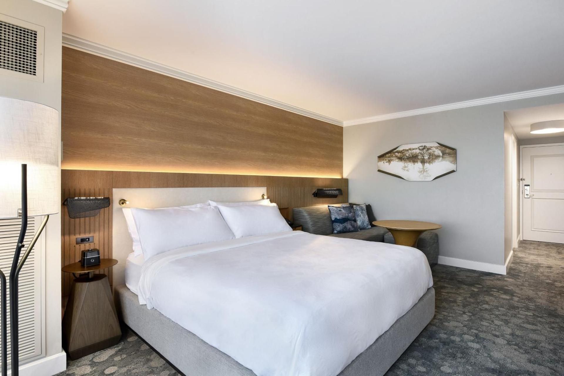 Lakefront King Room with Sofa Bed and Roll-In Shower - Mobility/Hearing Accessible