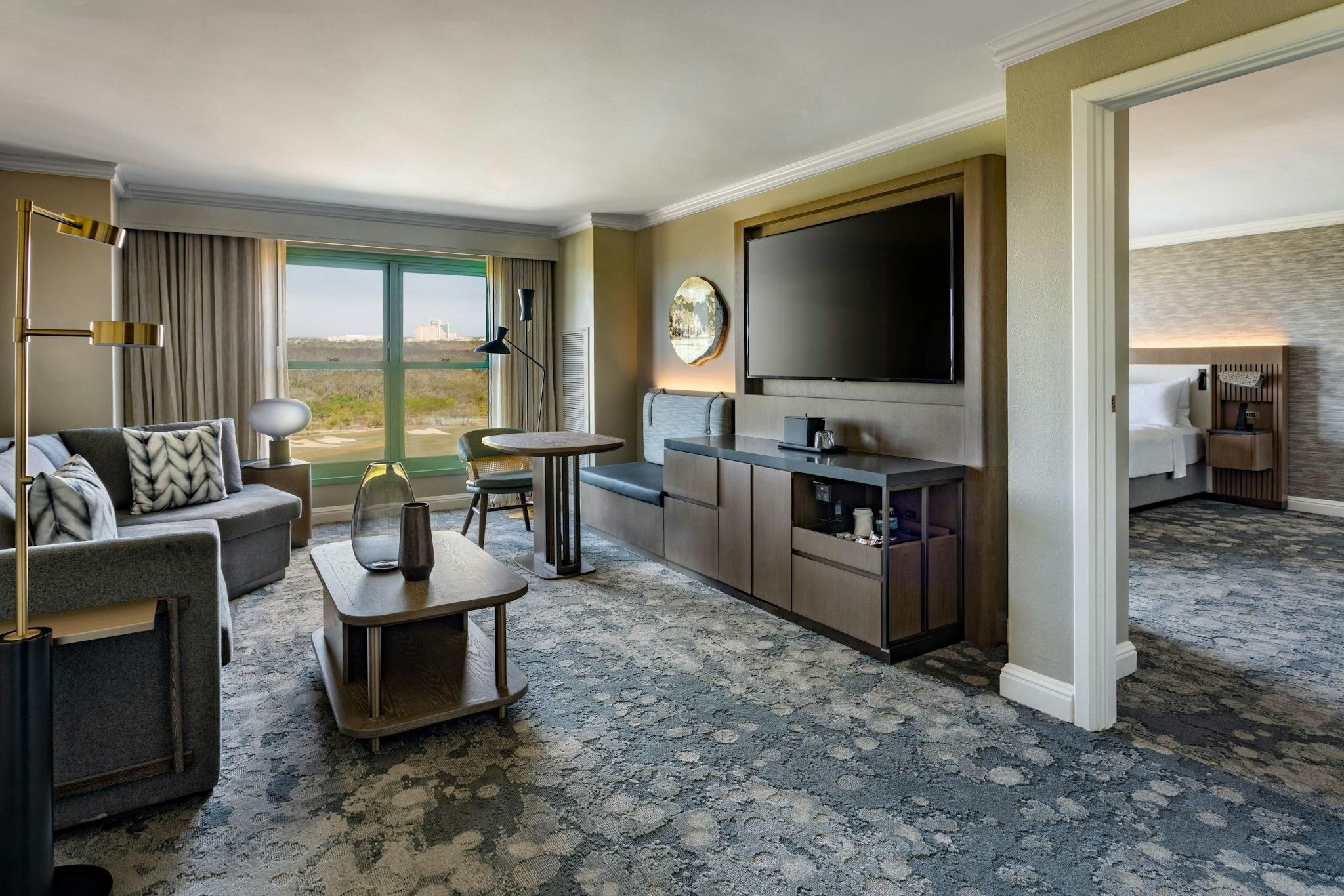 Lakefront Executive Suite, 1 Bedroom Suite, 1 King, Sofa bed, Pool view, Balcony: 2