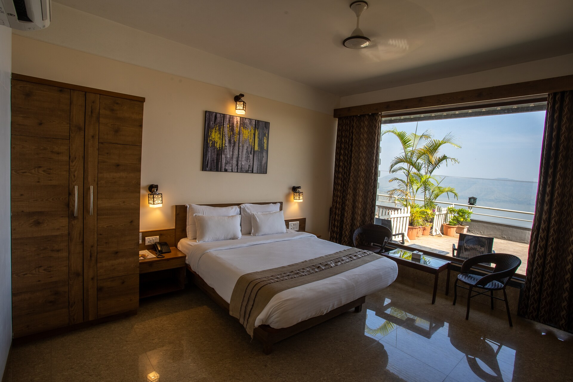 Miraya Vista (Balcony)