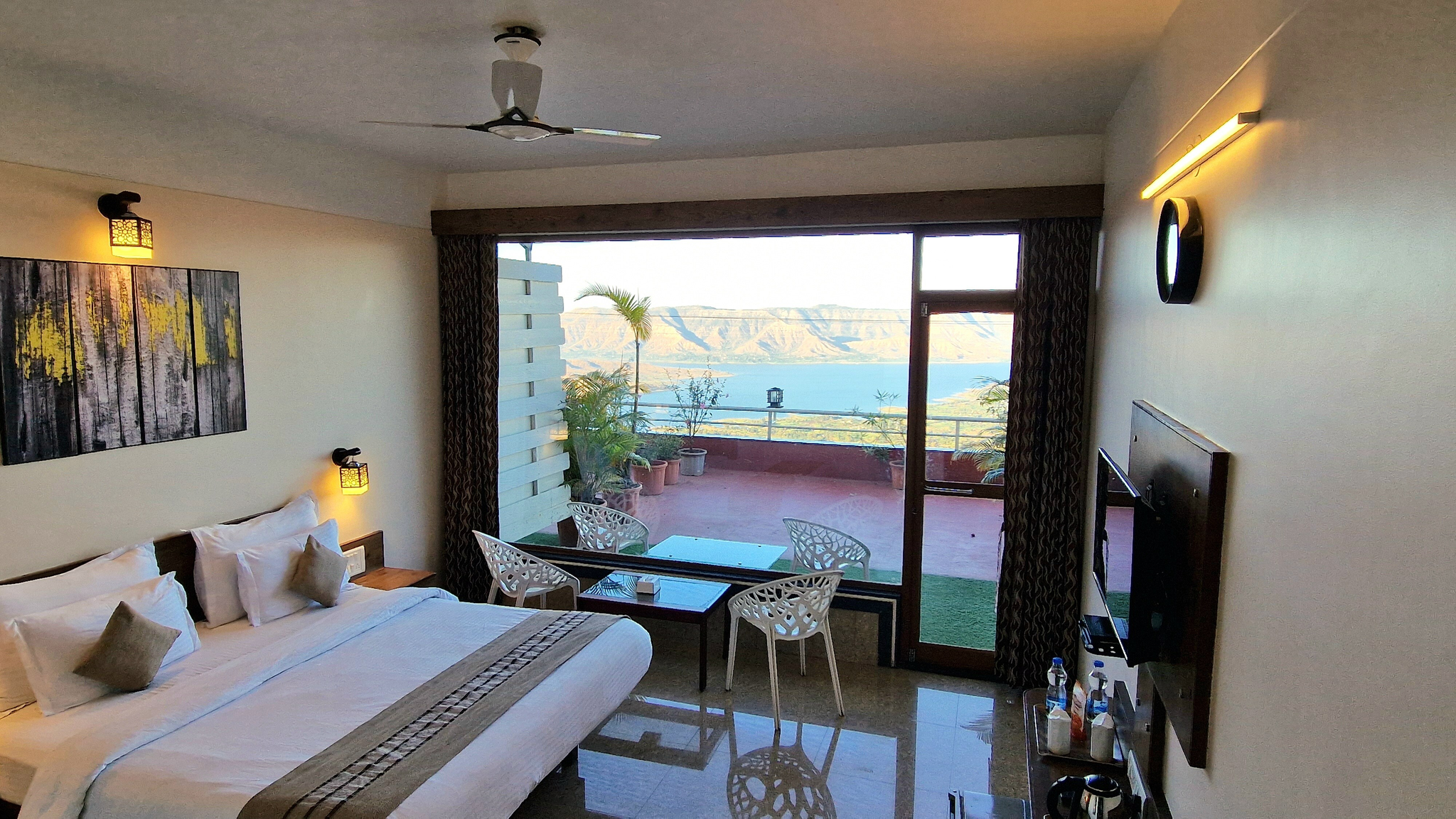 Miraya Vista (Balcony)