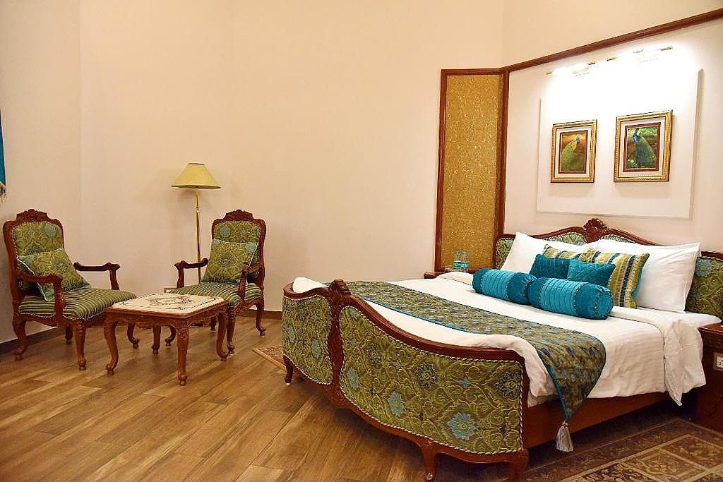 Noor-Us-Sabah Palace Royal Club Room