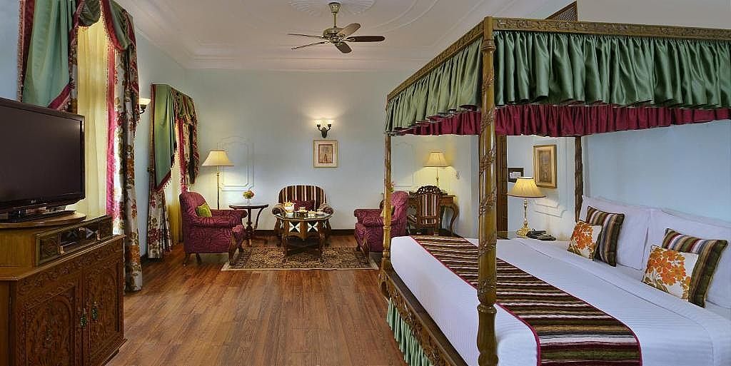 Crown Club Suite With Bathtub