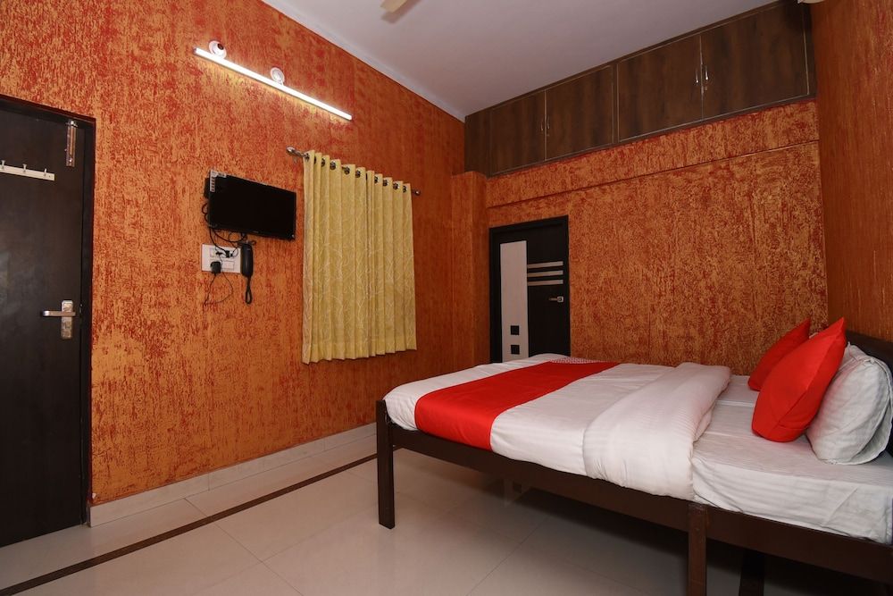 undefined OYO 38412 Kavya International 9