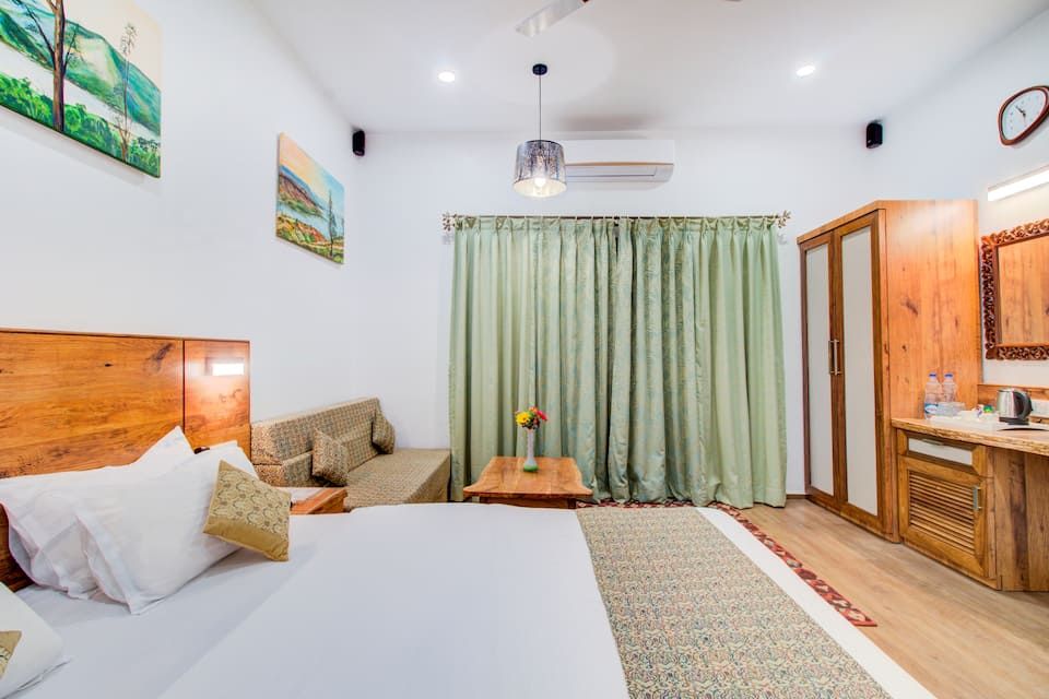 Hotel Mala's Premium Room with Balcony 4