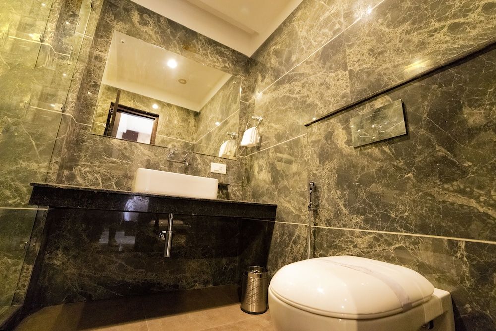 La Savanna by DL Hotels & Resorts Deluxe Room 8