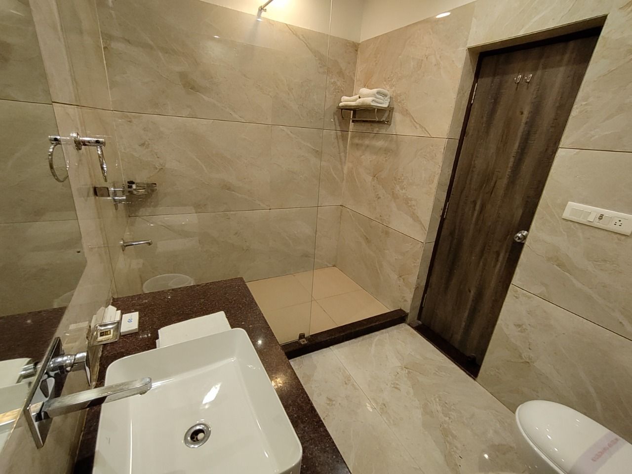 La Savanna by DL Hotels & Resorts Deluxe Room 9