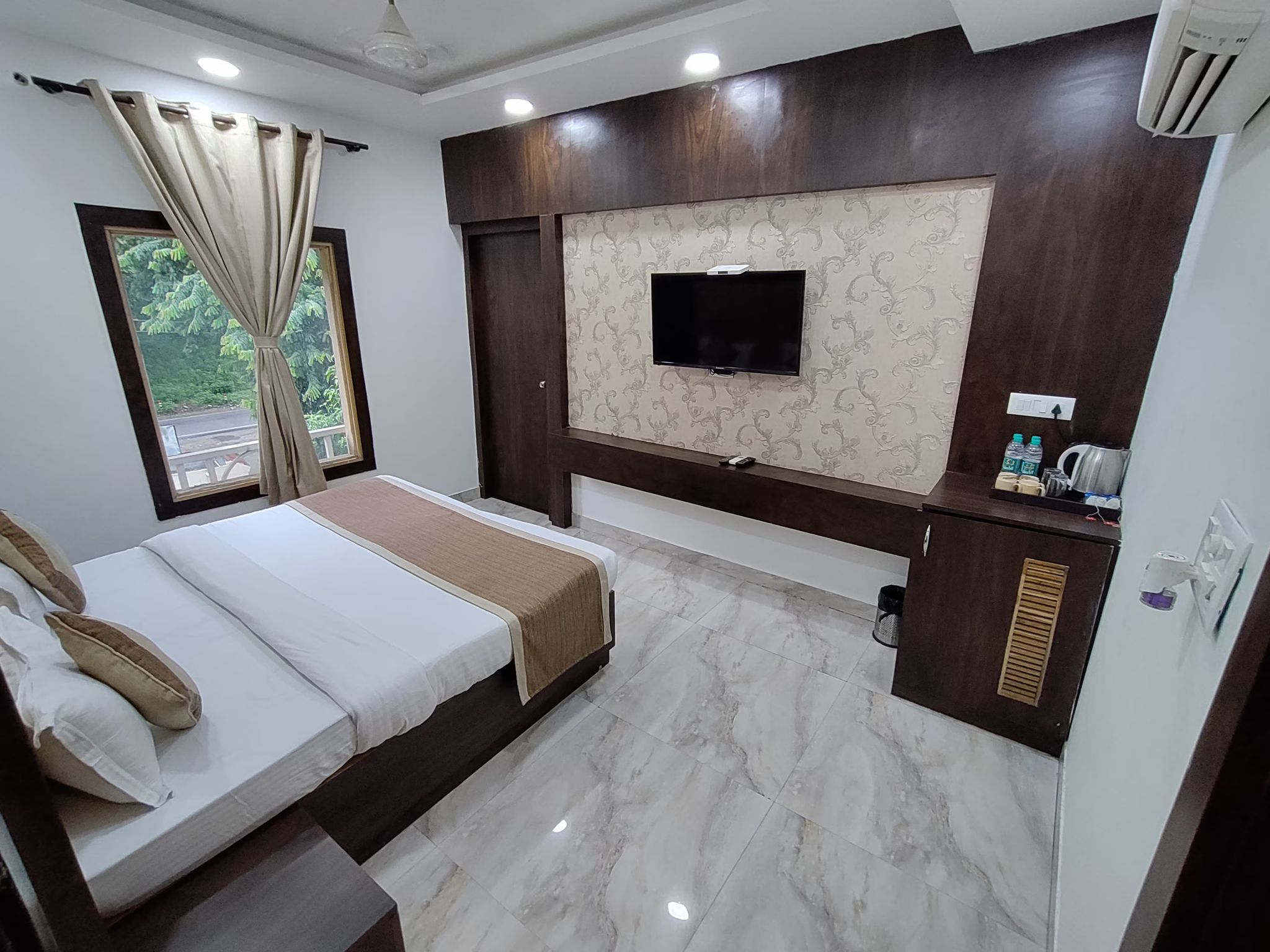 SUITE - The Tiger with Attached Balcony