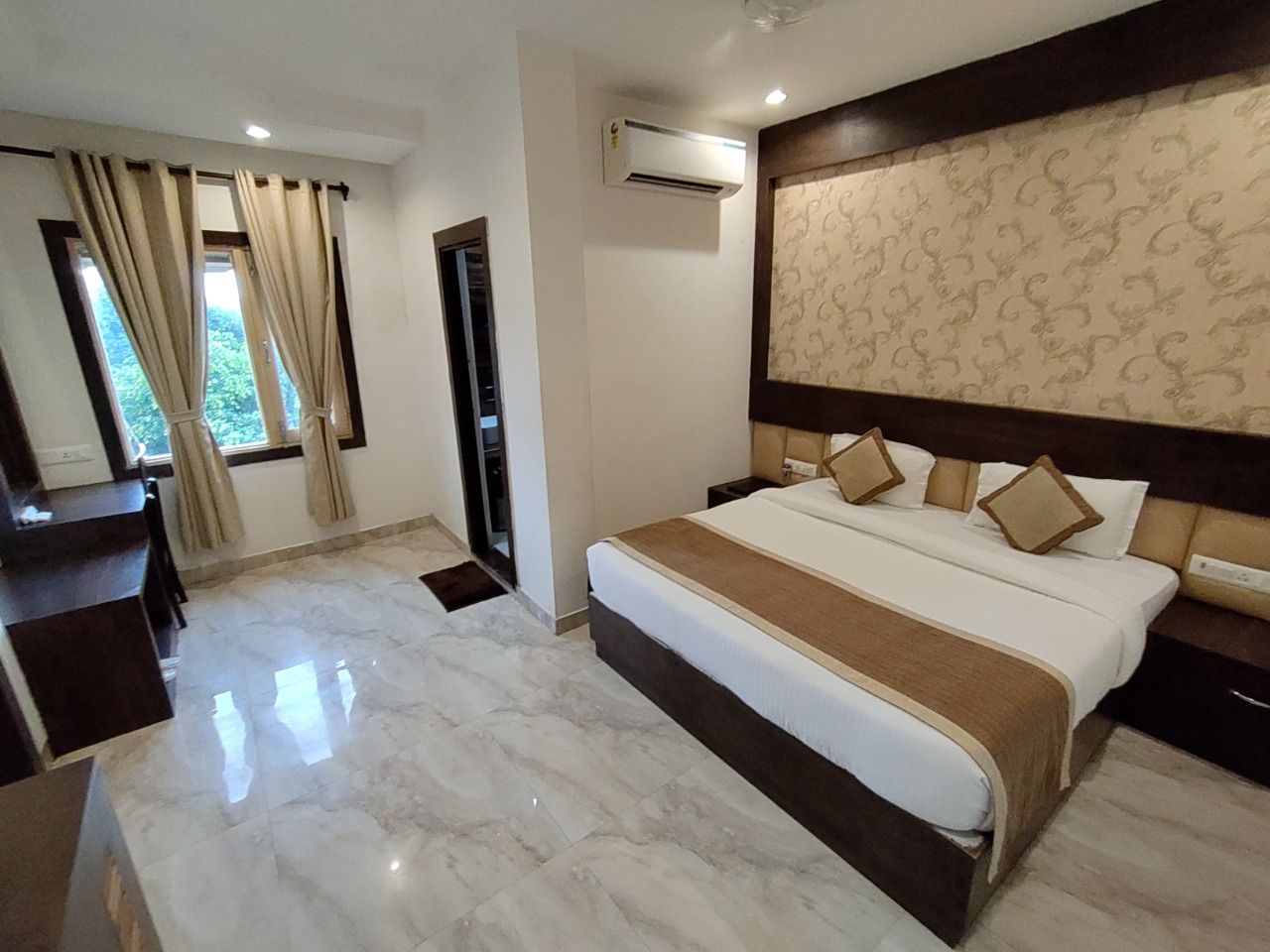 La Savanna by DL Hotels & Resorts Deluxe Room 6