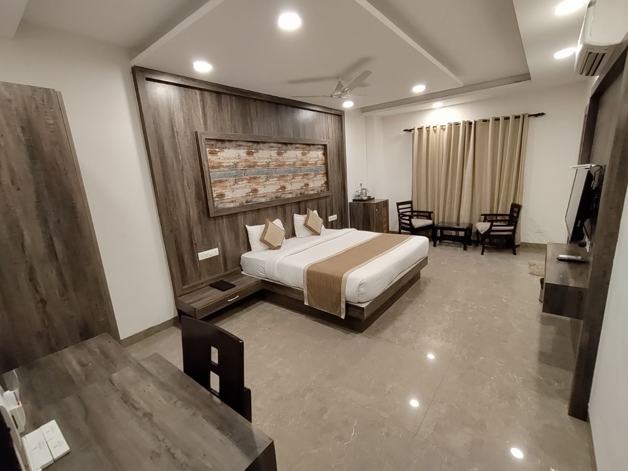 La Savanna by DL Hotels & Resorts Deluxe Room 5
