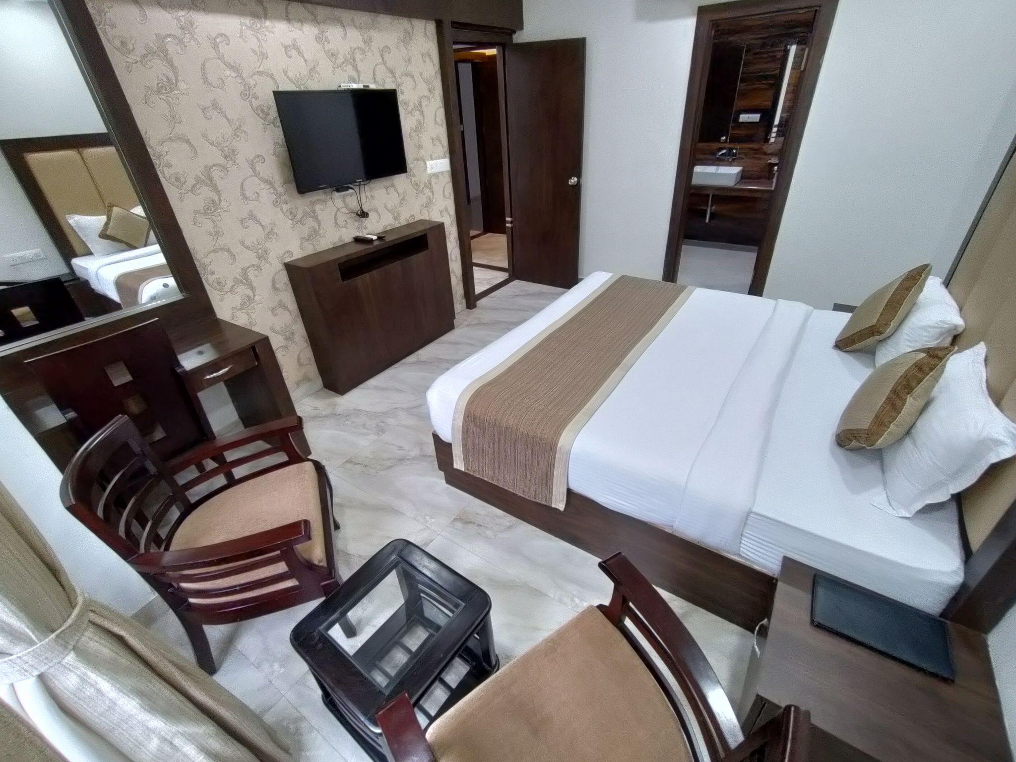 SUITE - The Tiger with Attached Balcony