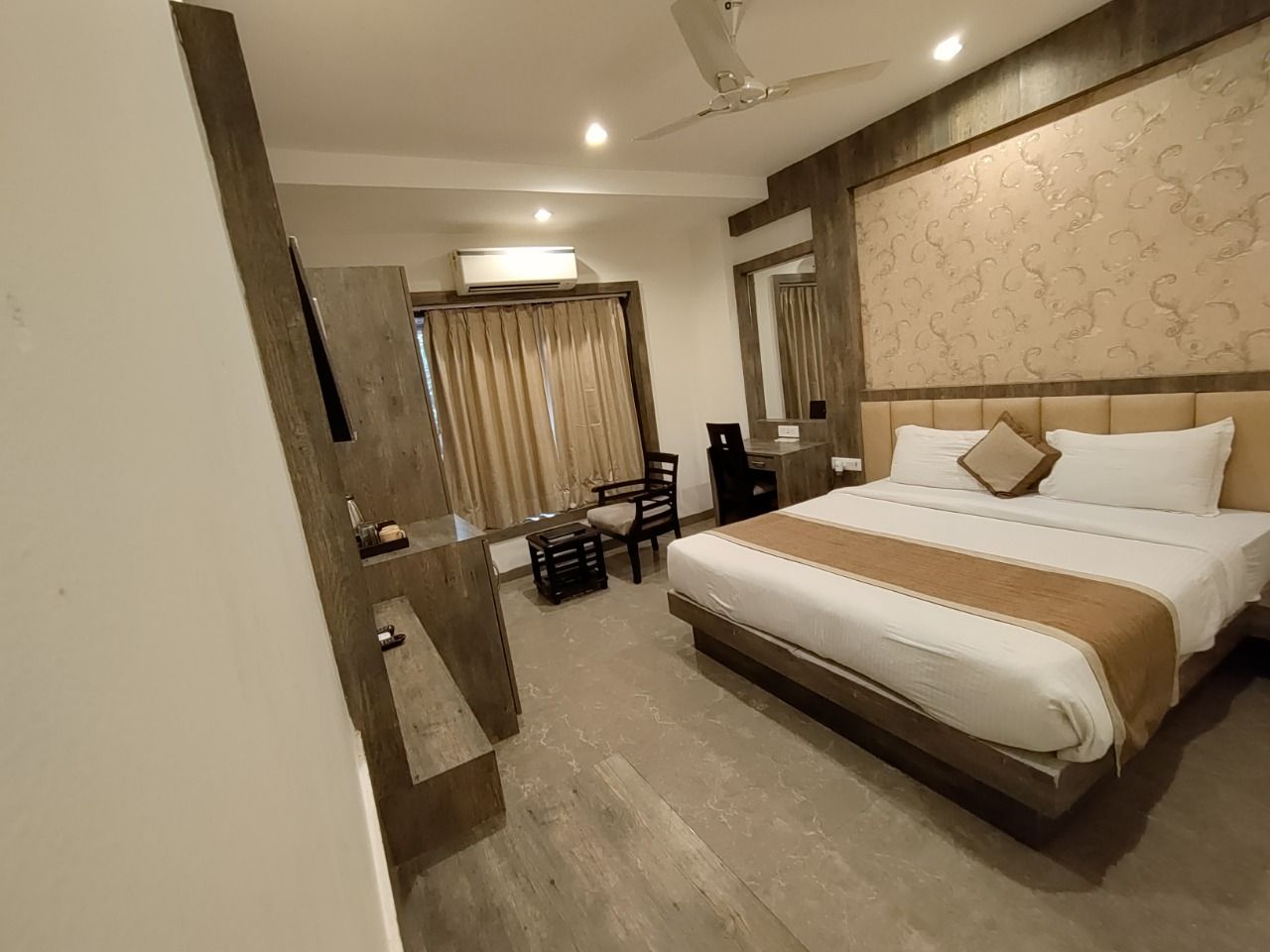 La Savanna by DL Hotels & Resorts Deluxe Room 3