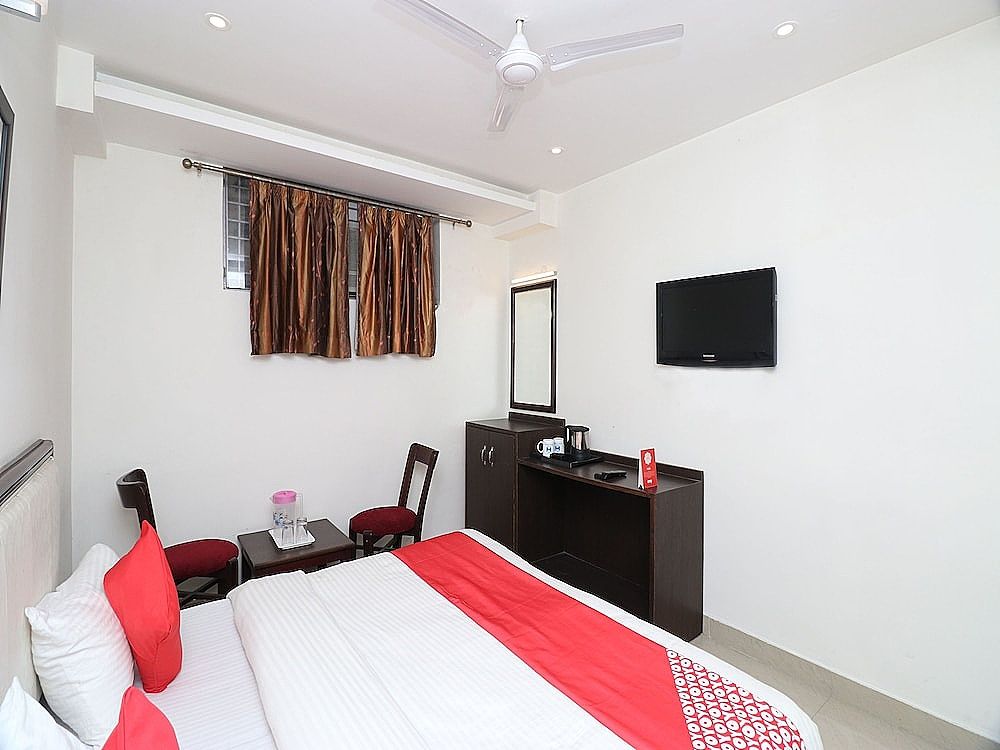 OYO 27921 Hotel Shalimar Double or Twin Room 3