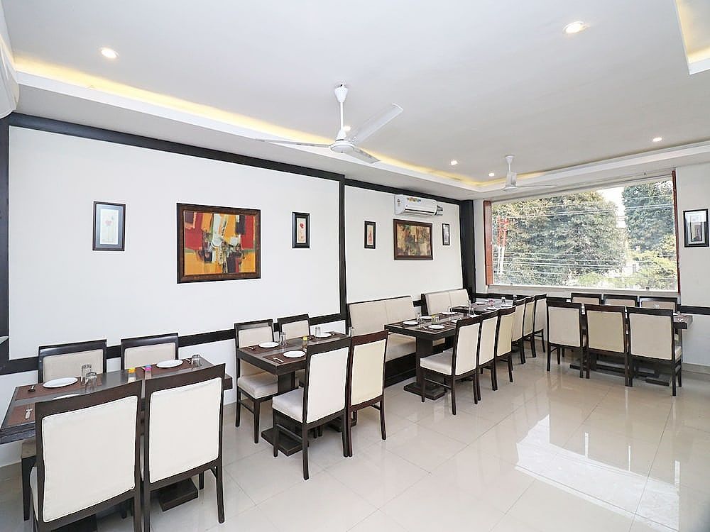 undefined OYO 27921 Hotel Shalimar 5