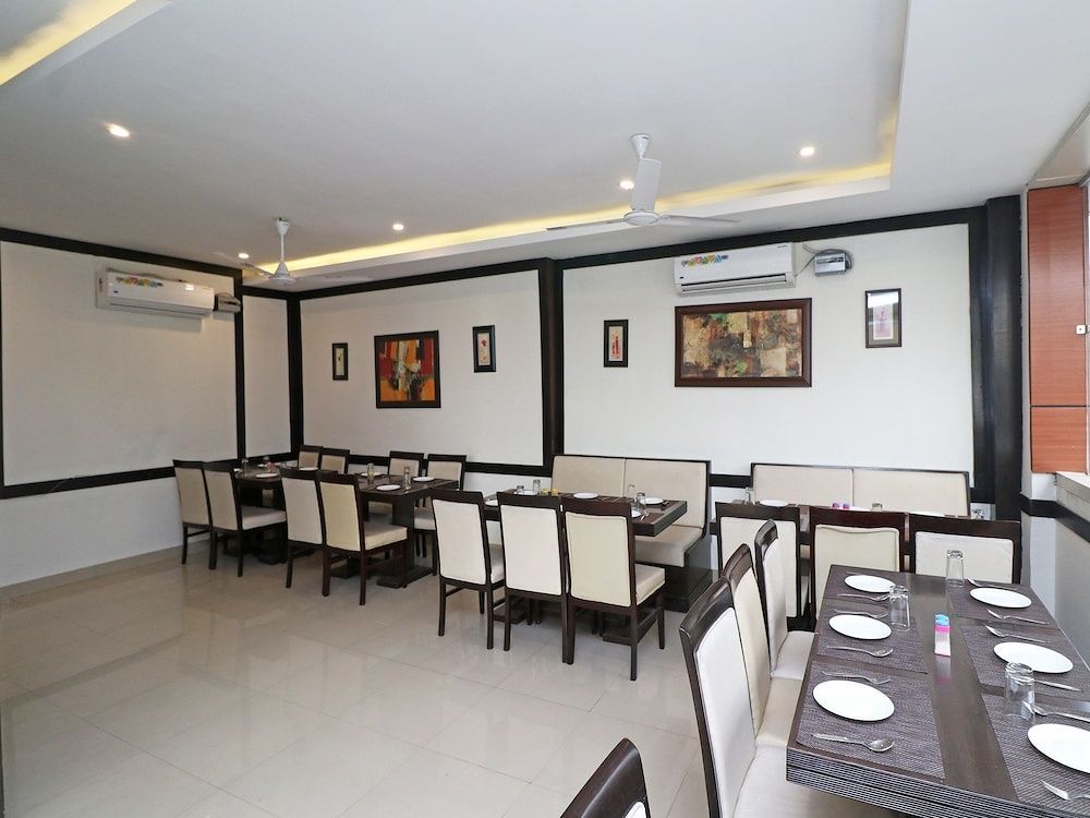 undefined OYO 27921 Hotel Shalimar 4