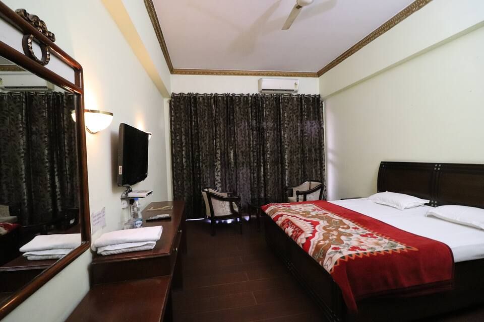 Hotel Narain Continental Deluxe Double Room  4