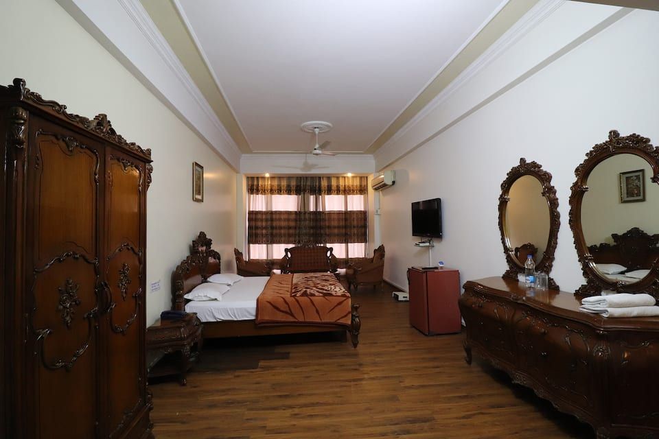 Hotel Narain Continental Deluxe Double Room  5