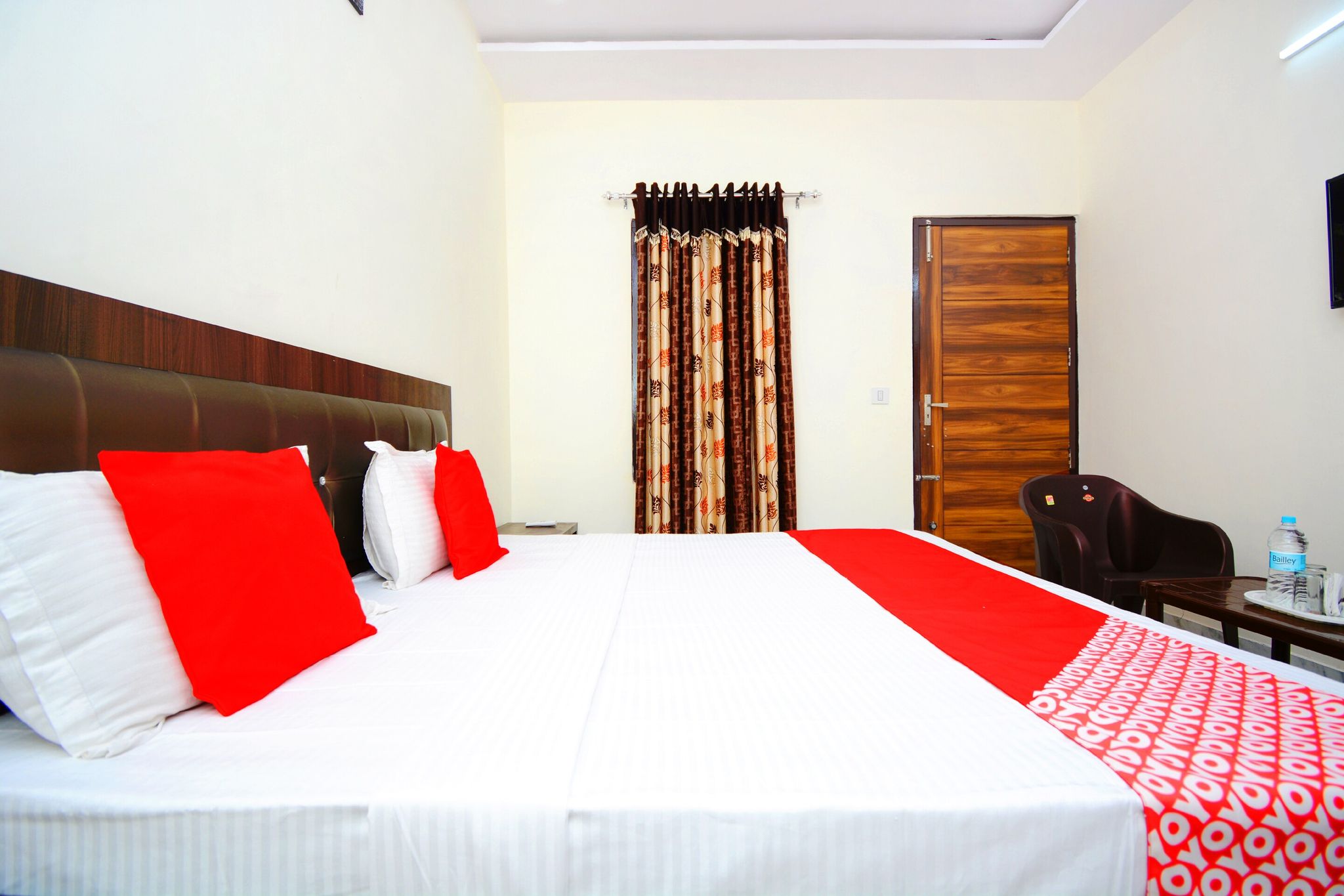 OYO Flagship 38787 Hotel Red Rose Classic 8