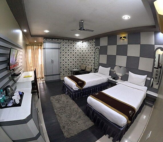 undefined Grand Corporate 5