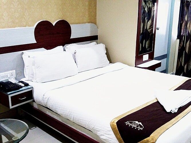 Grand Corporate Corporate Standard Room 3