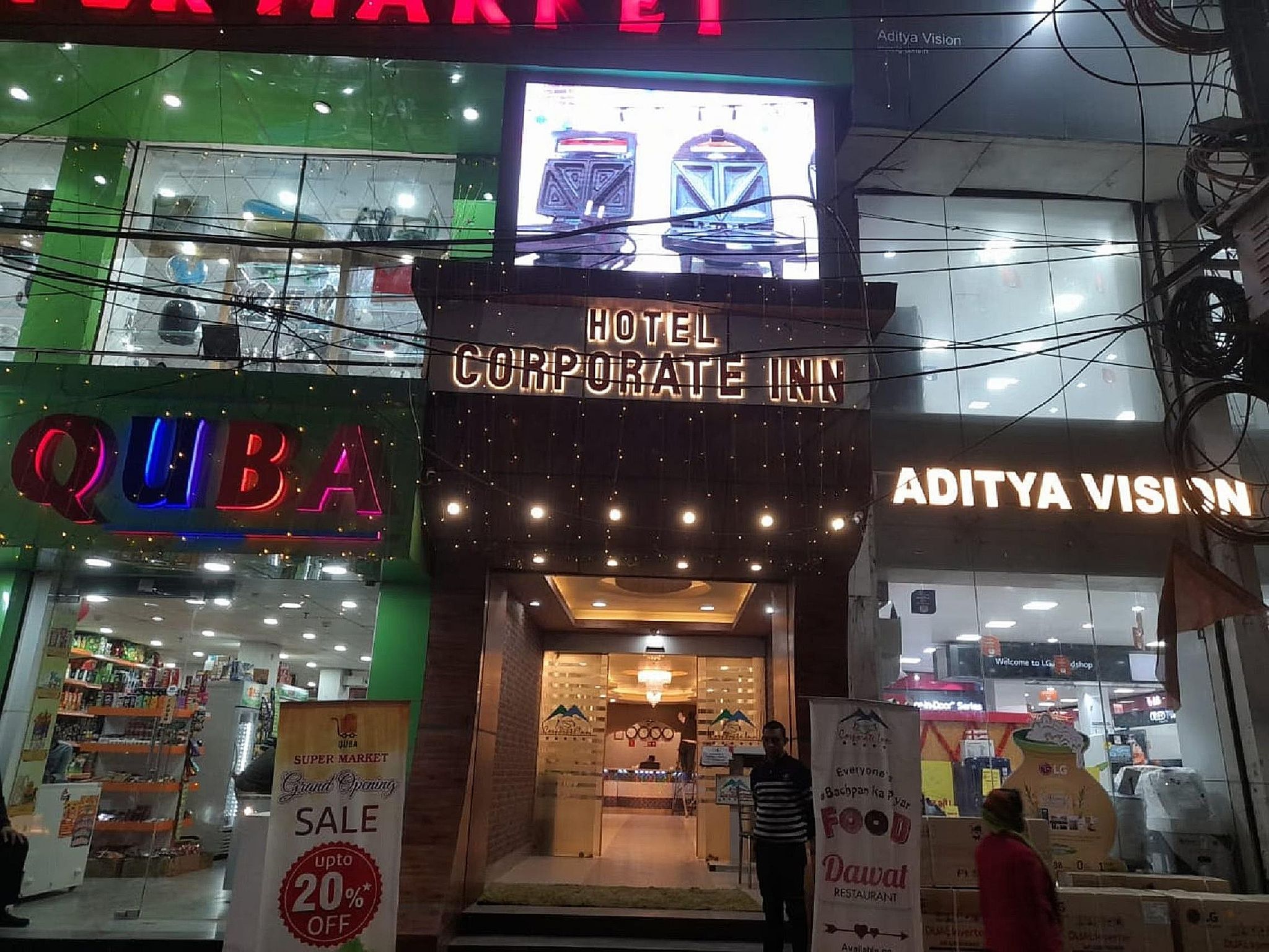 undefined Grand Corporate 8