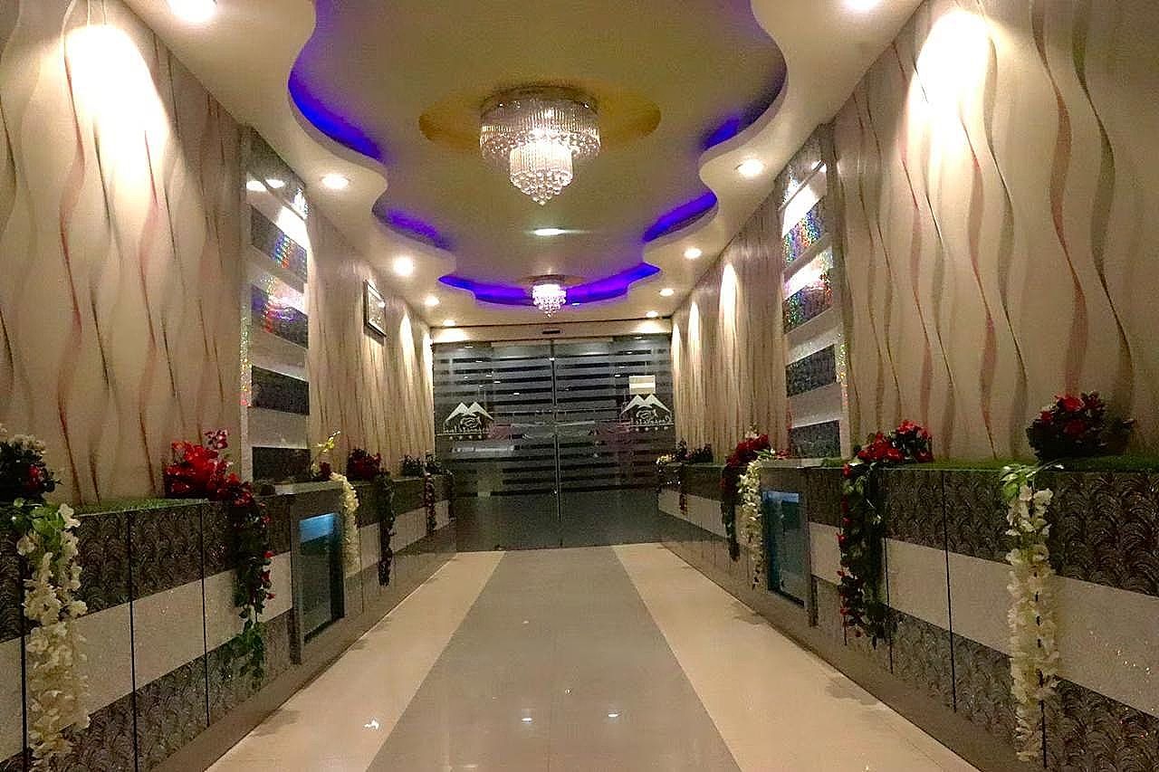 undefined Grand Corporate 9