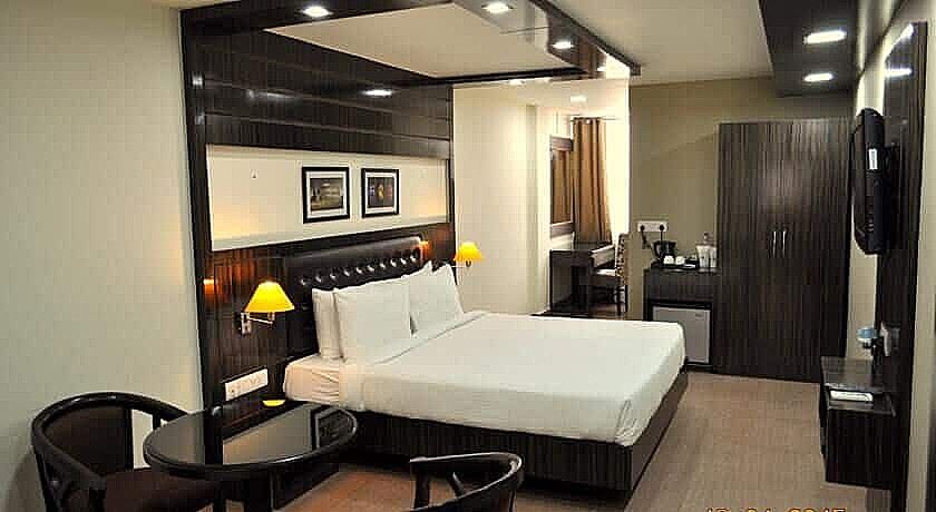 Vatika Premier Hotel Deluxe DBL Twin 4