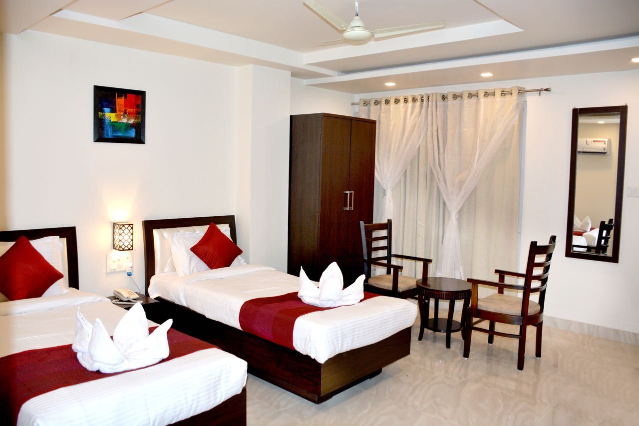 EXECUTIVE ROOM