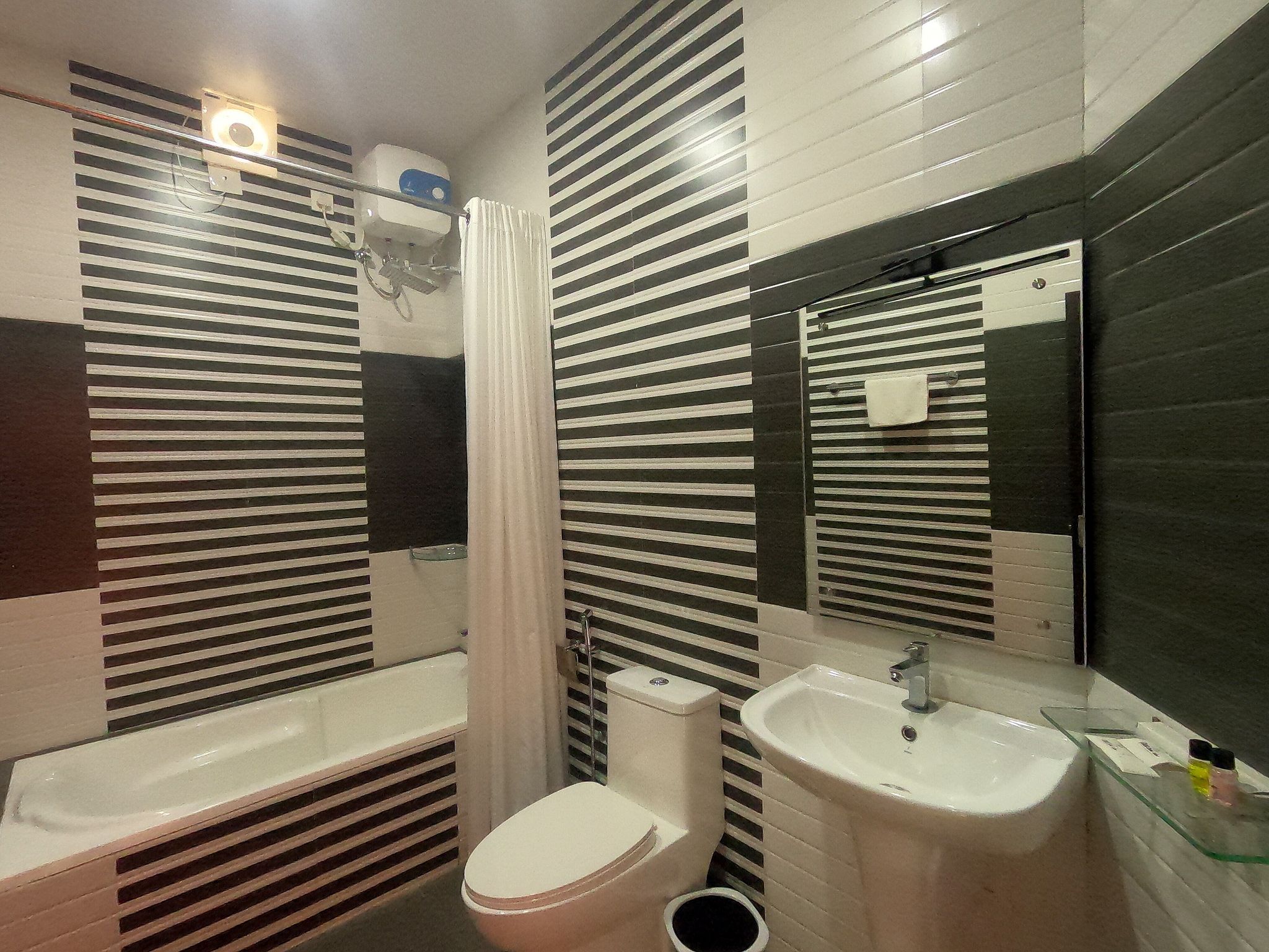 Casa Lake View Resort Lake View Superior Room AC 12