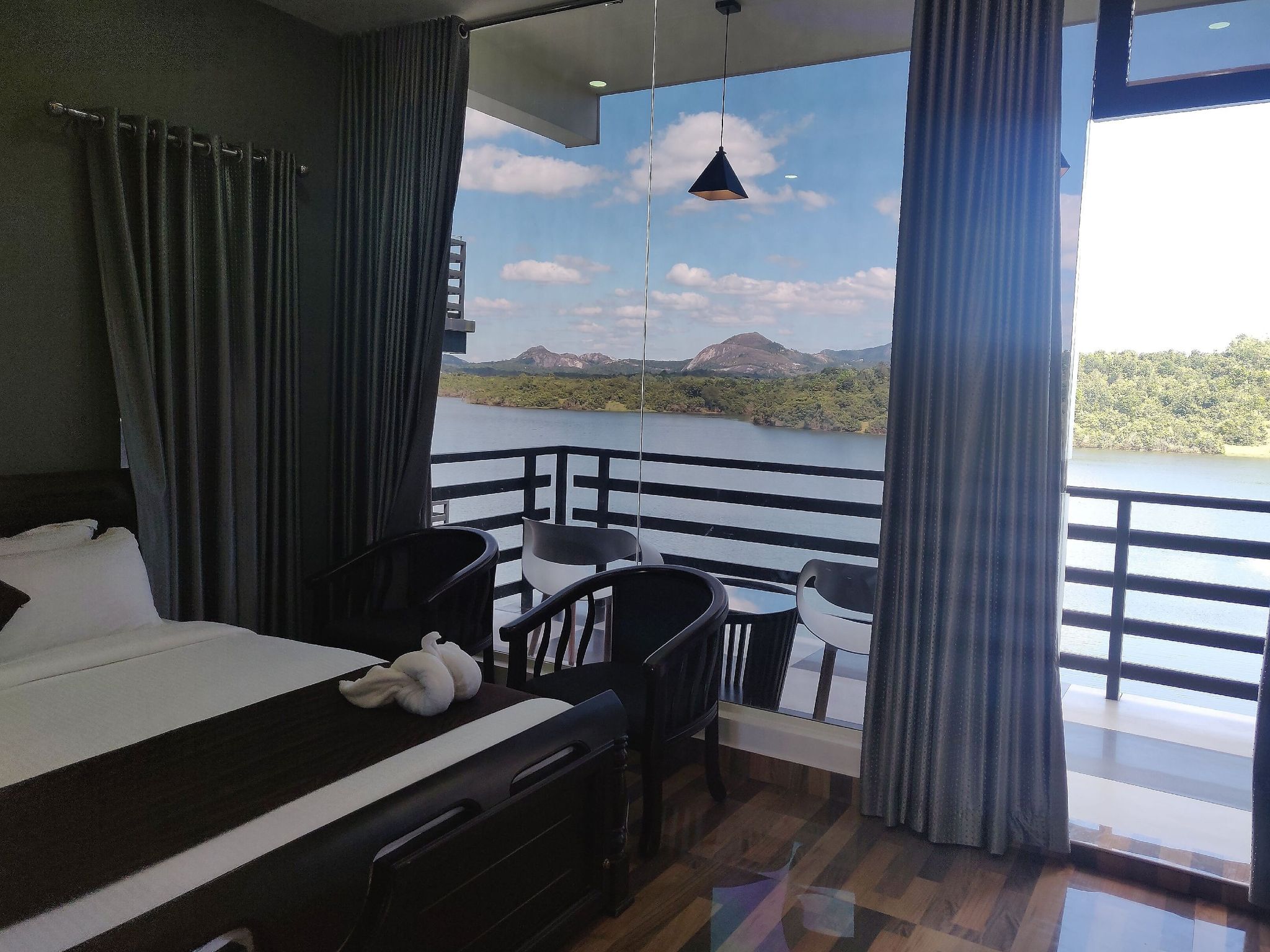 Casa Lake View Resort Lake View Superior Room AC 4