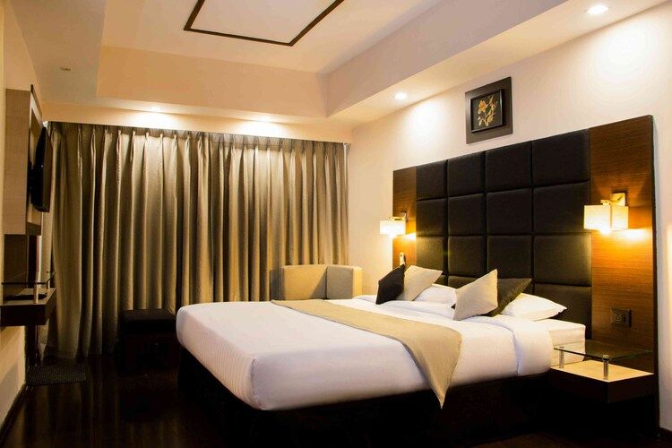 BOUTIQUE DOUBLE AC WITH WINDOW