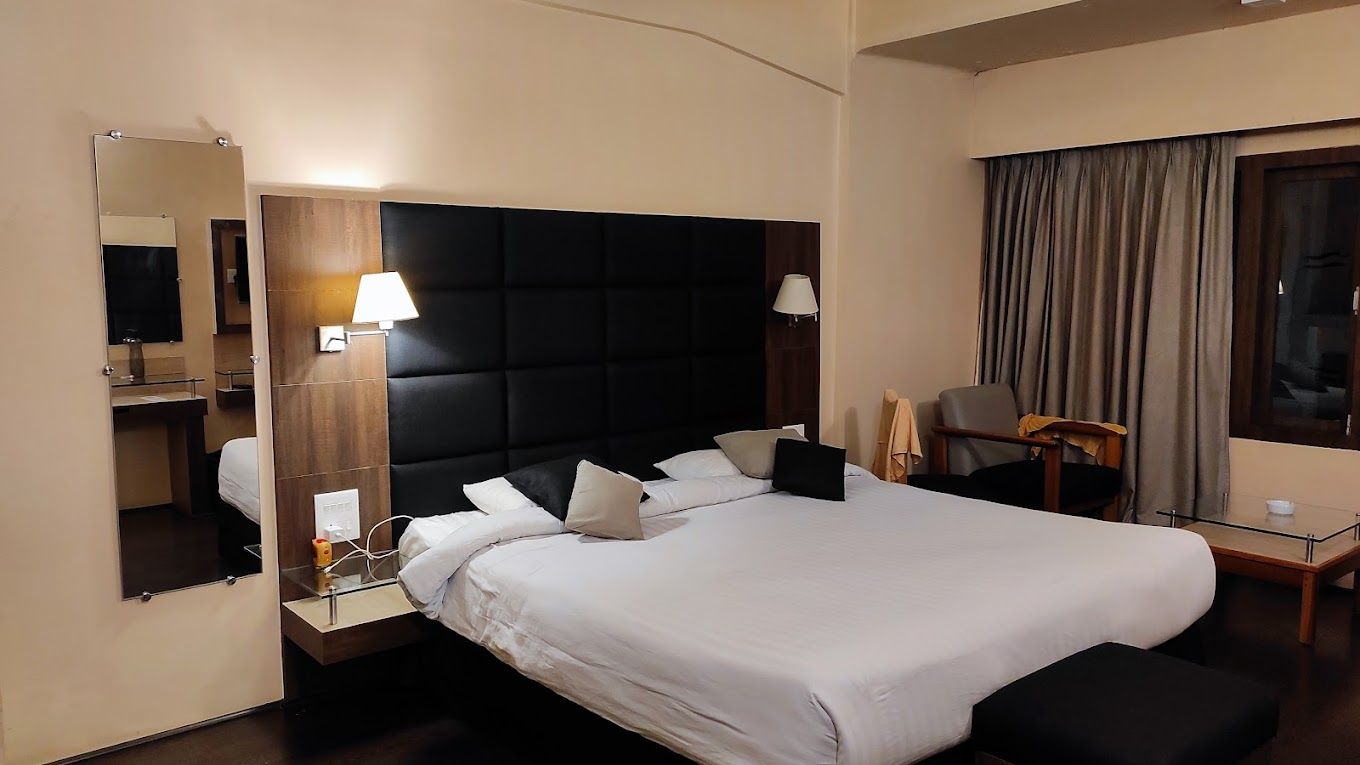 BOUTIQUE DOUBLE AC WITH WINDOW