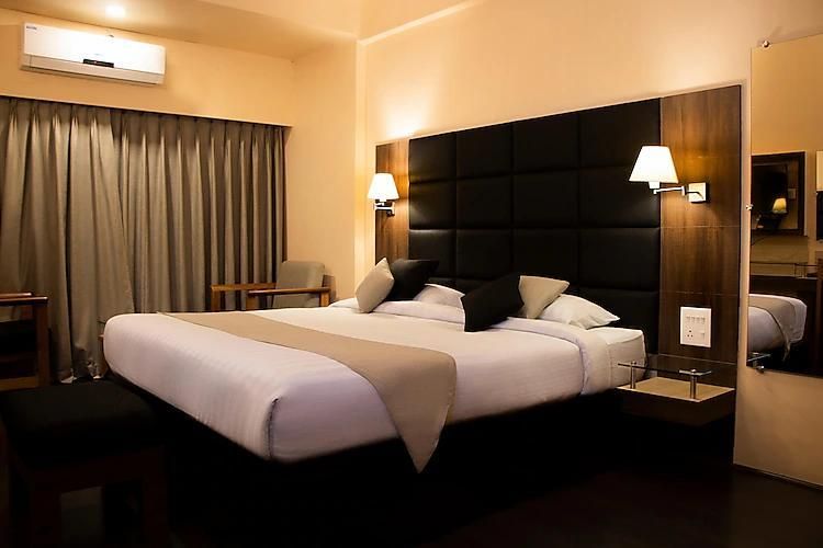 BOUTIQUE QUAD AC WITHOUT WINDOW (KING BED + 1 QUEEN BED)