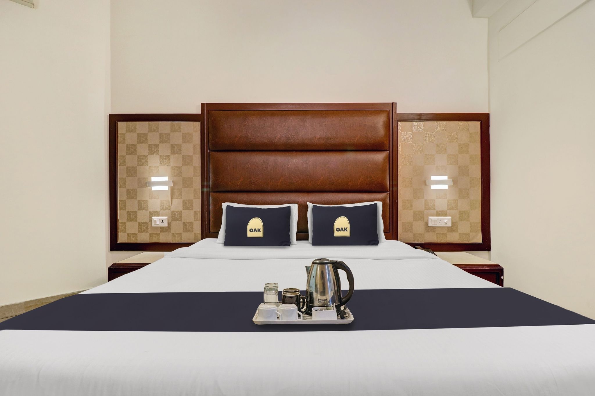 Super Townhouse Oak Silver City Chowk Formerly HW Residency Deluxe Room 12