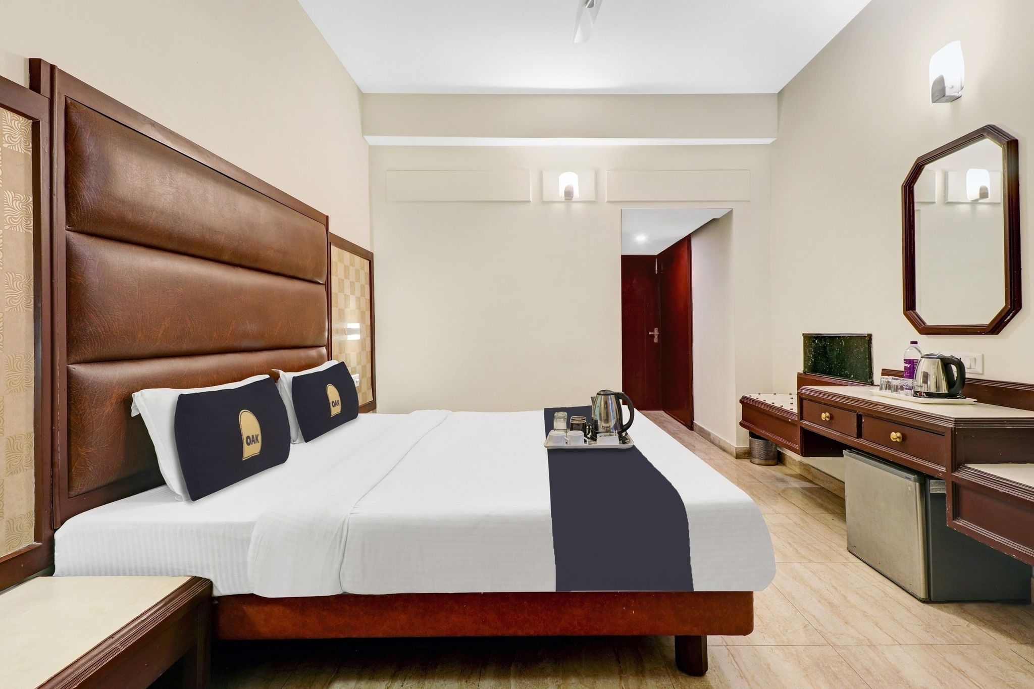 Super Townhouse Oak Silver City Chowk Formerly HW Residency Deluxe Room 10