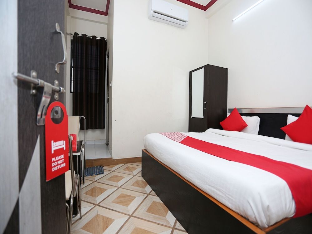 OYO 13095 Ganesh Mangal Guest House Double Room, 1 King Bed 2