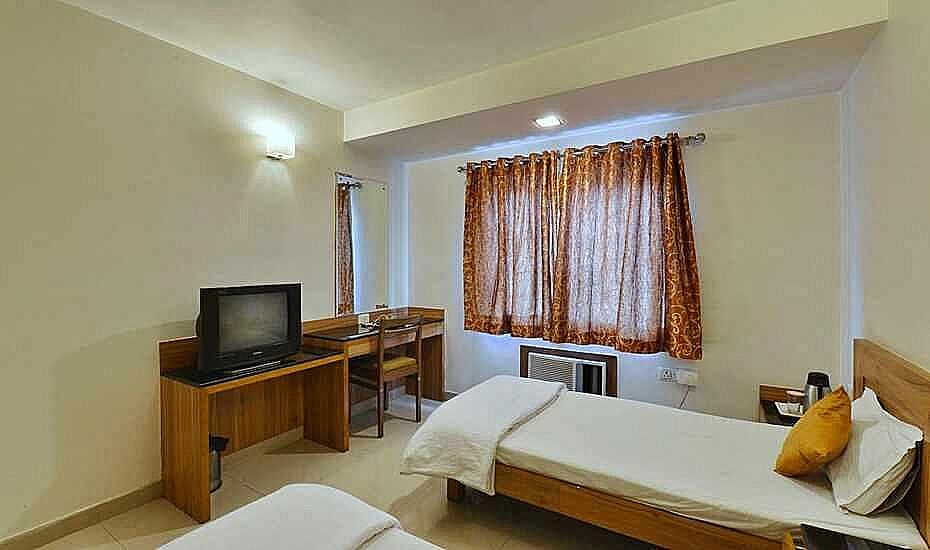 Hotel Mayuri Deluxe Room - Double Occupancy 6