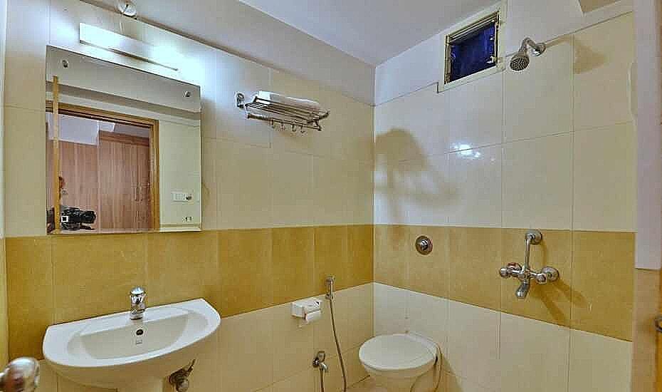 Hotel Mayuri Deluxe Room - Double Occupancy 10