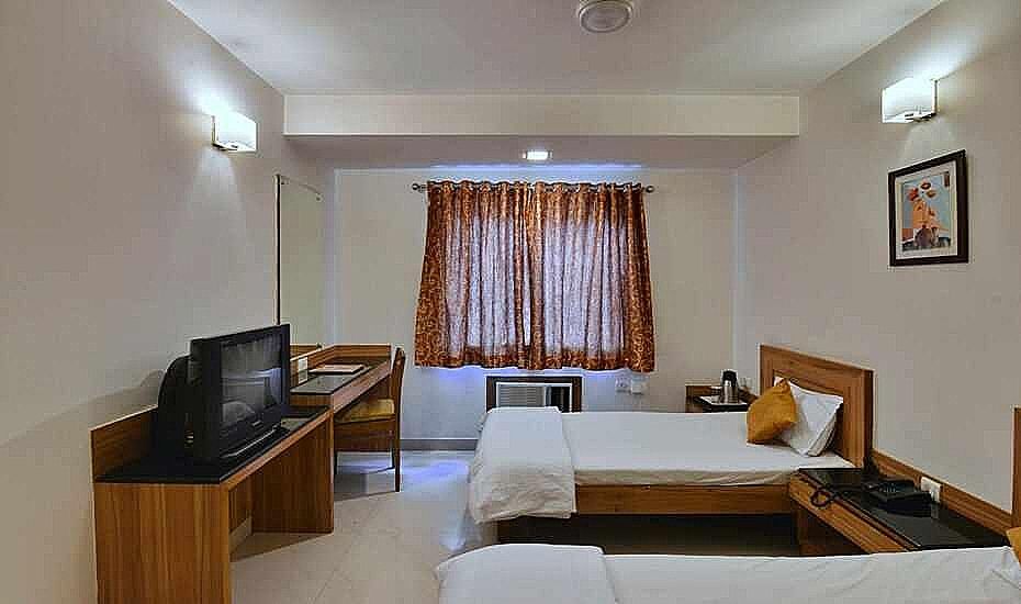 Hotel Mayuri Deluxe Room - Double Occupancy 7