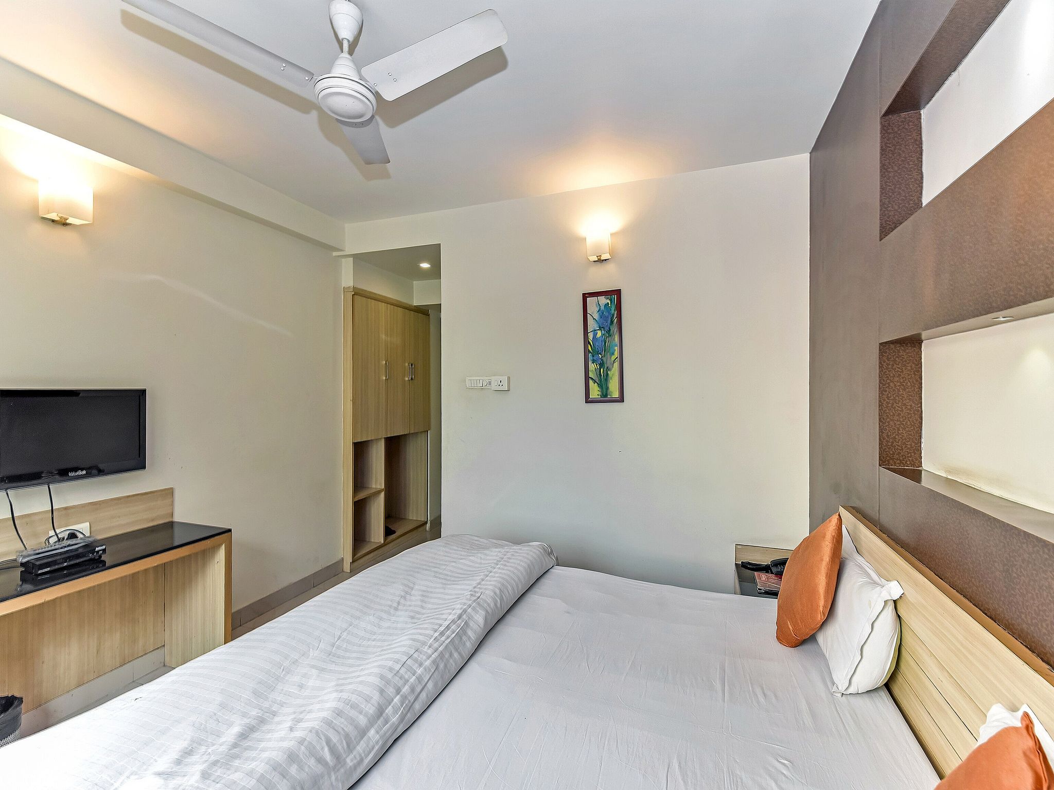 Hotel Mayuri Deluxe Room - Double Occupancy 3